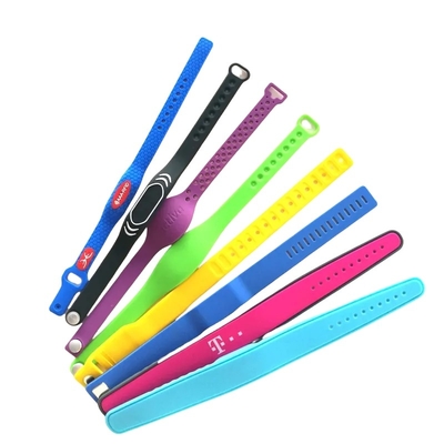 comprare Braccialetto RFID in silicio per feste personalizzato 13.56mhz Mifare Braccialetto RFID online manufacture