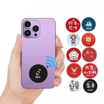 Cartolina di business digitale personalizzata Adesivo per telefono cellulare Nfc Epoxy Adesivo piatto Nfc Social Media Tag Nfc Tag per tutti i telefoni